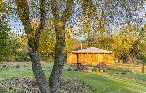 glamping near York - acorn glade - daisy roundhouse