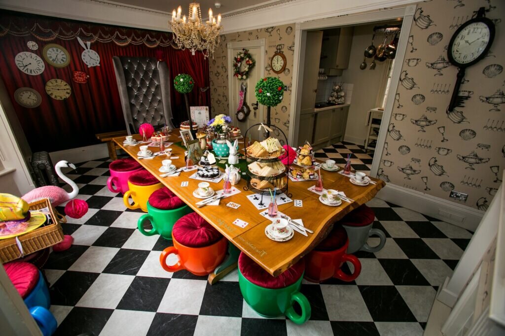 Hen Party House Brighton - Wonderland House: white rabbit china