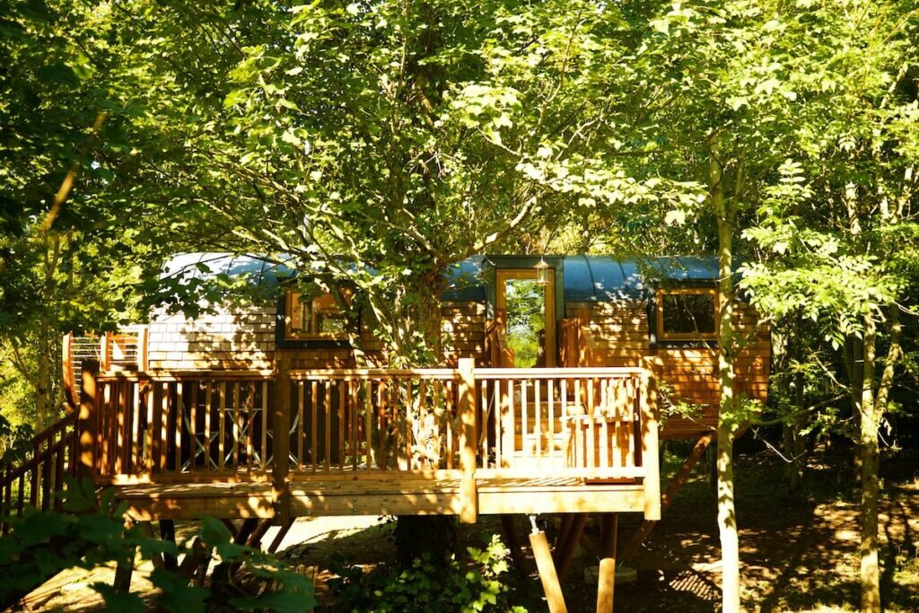 The Hideaway Treehouse at Pickwell Manor in Devon - Exterior