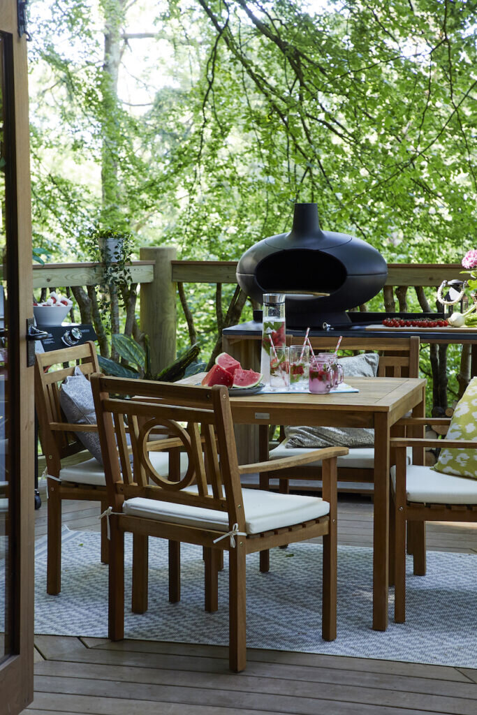 Ravendere Retreats: The Treehouse, Devon - deck and pizza oven