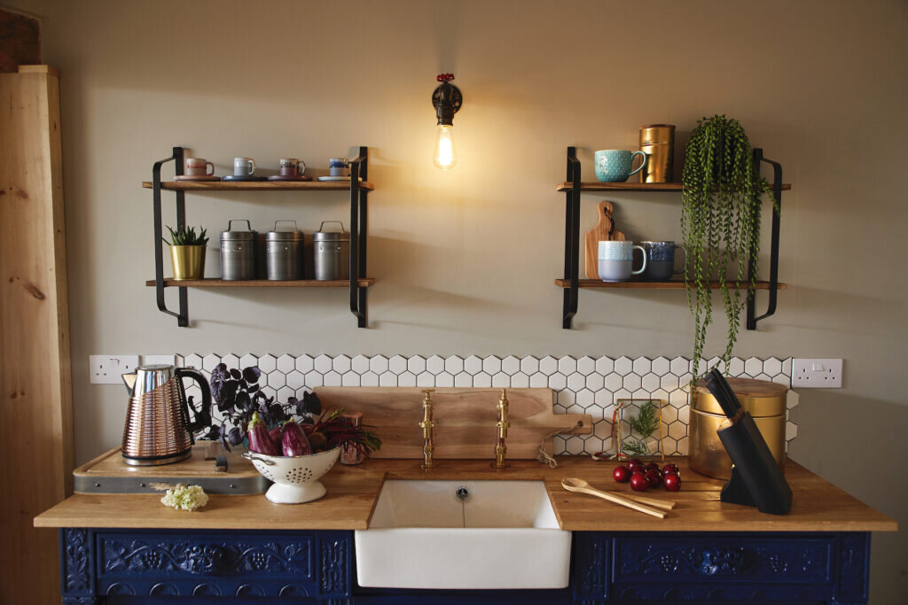 Ravendere Retreats: The Treehouse, Devon - kitchen