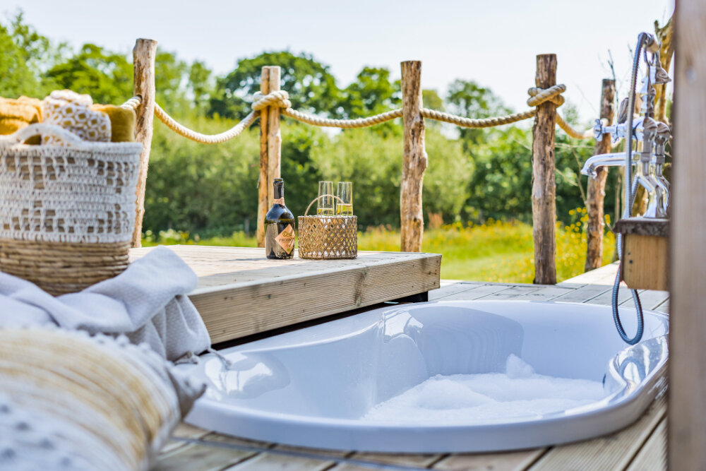 log cabins Carmarthenshire: Erwain Escapes - outdoor sunken bath