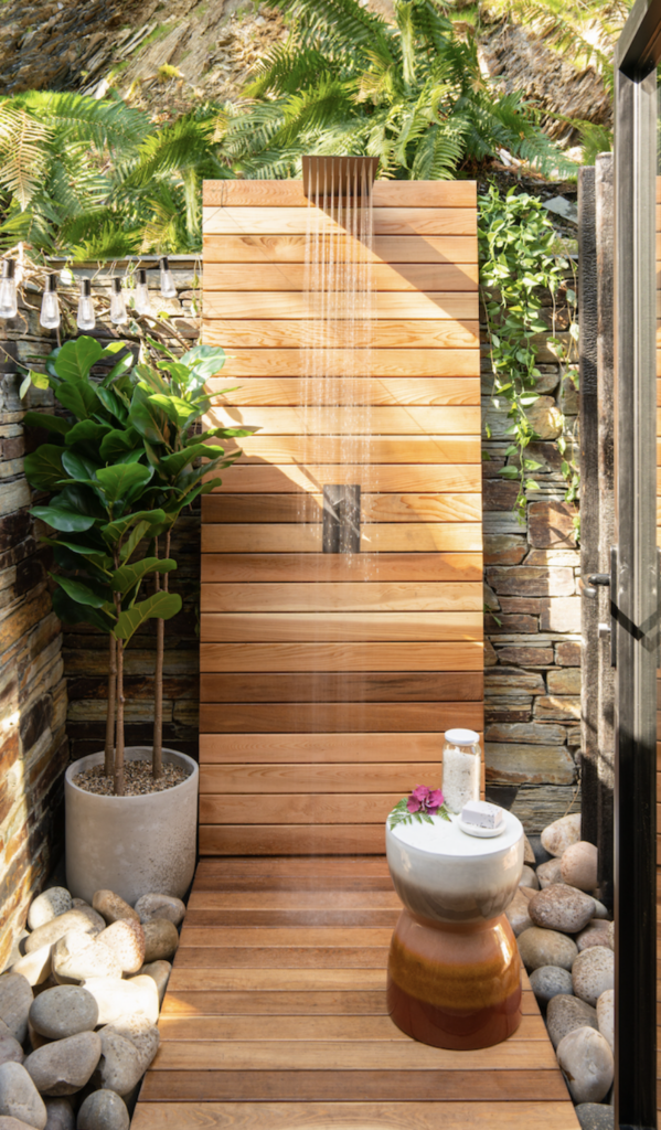 Wildwood Spa in Devon: Outside shower