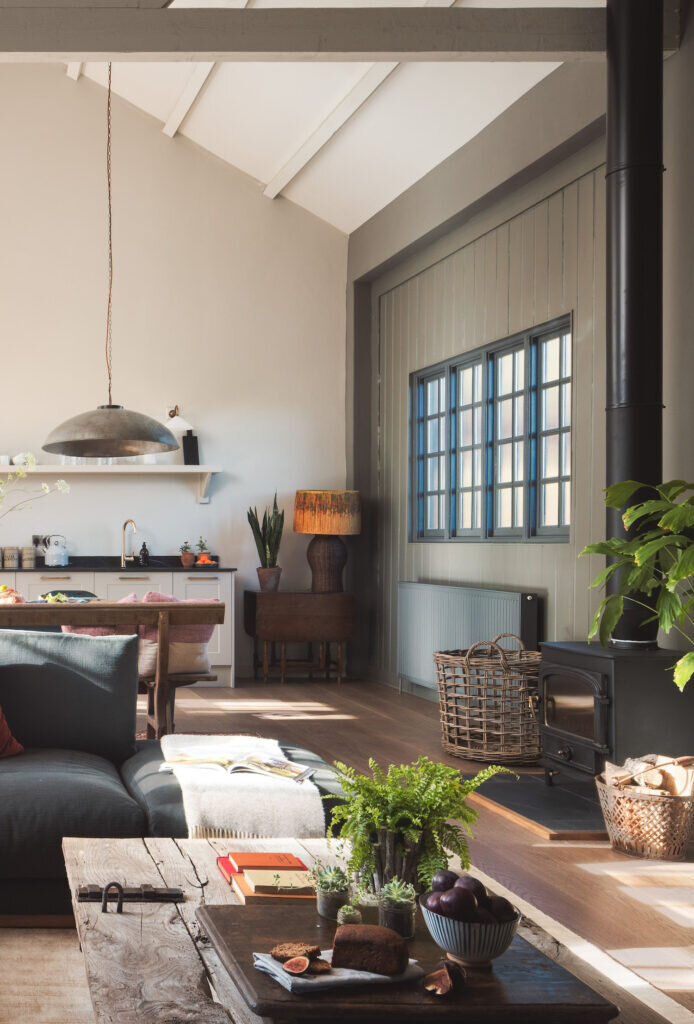 converted barn holidays: redbrick barn devon interior