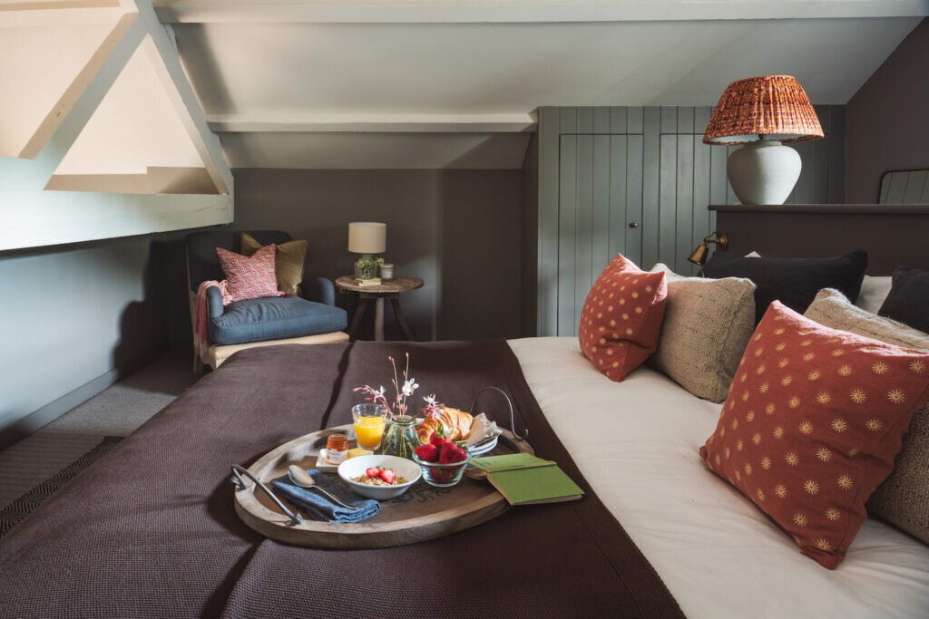 converted barn holidays: redbrick barn devon bedroom