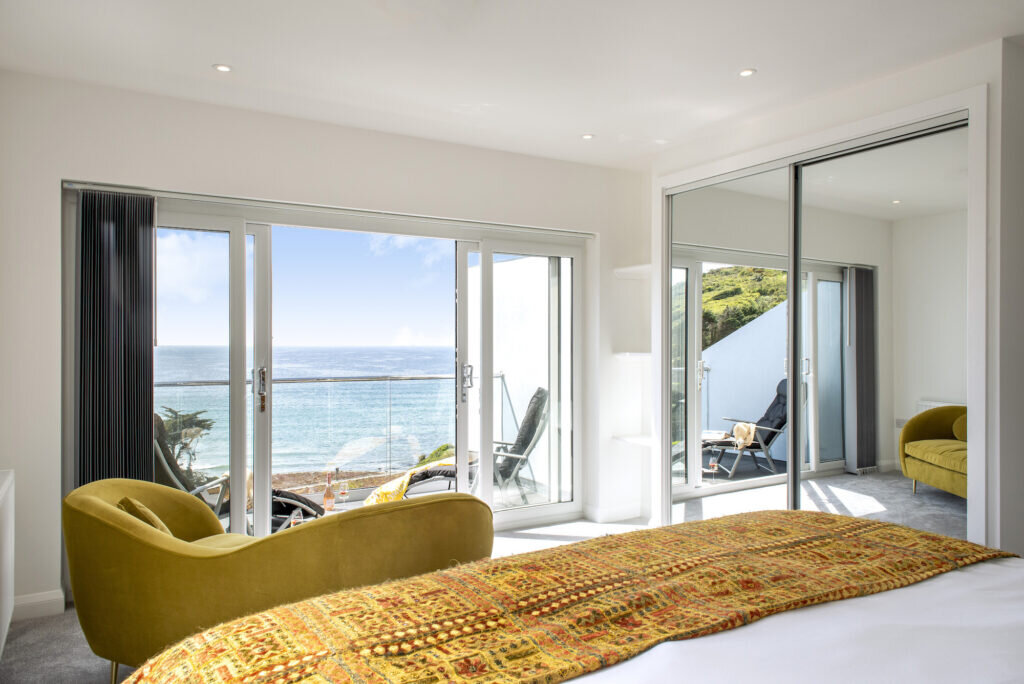 couples holiday cornwall: turnstone at portwrinkle - master bedroom view