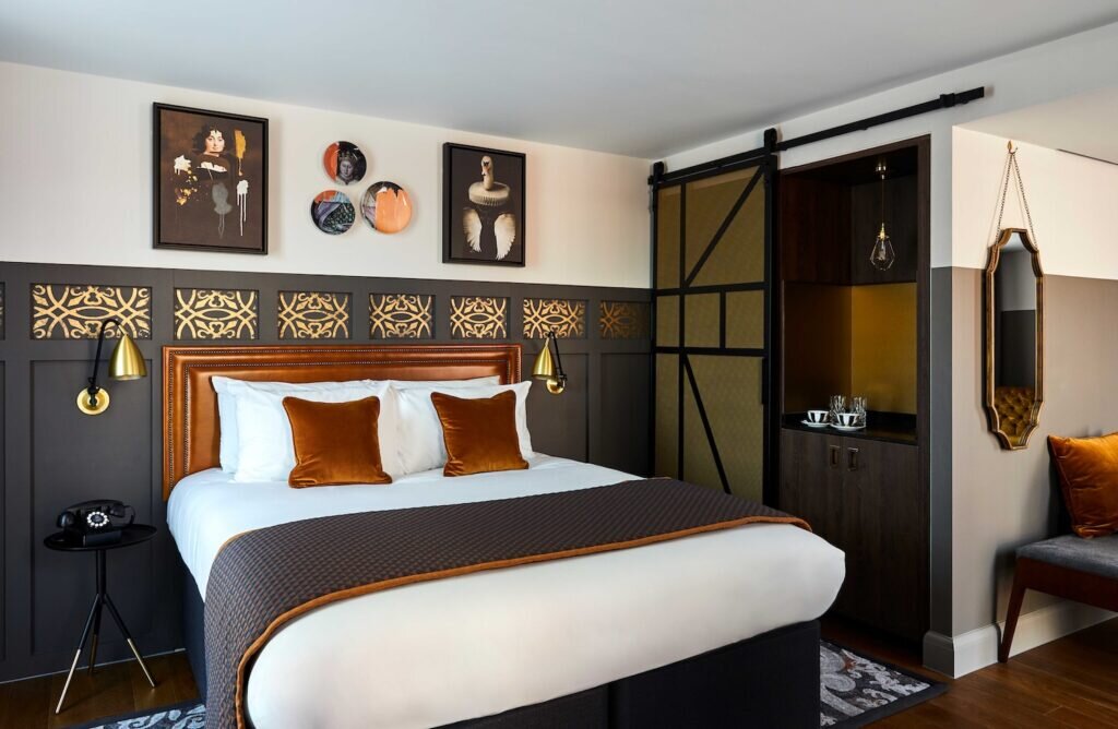 delux room at the indigo hotel in chester