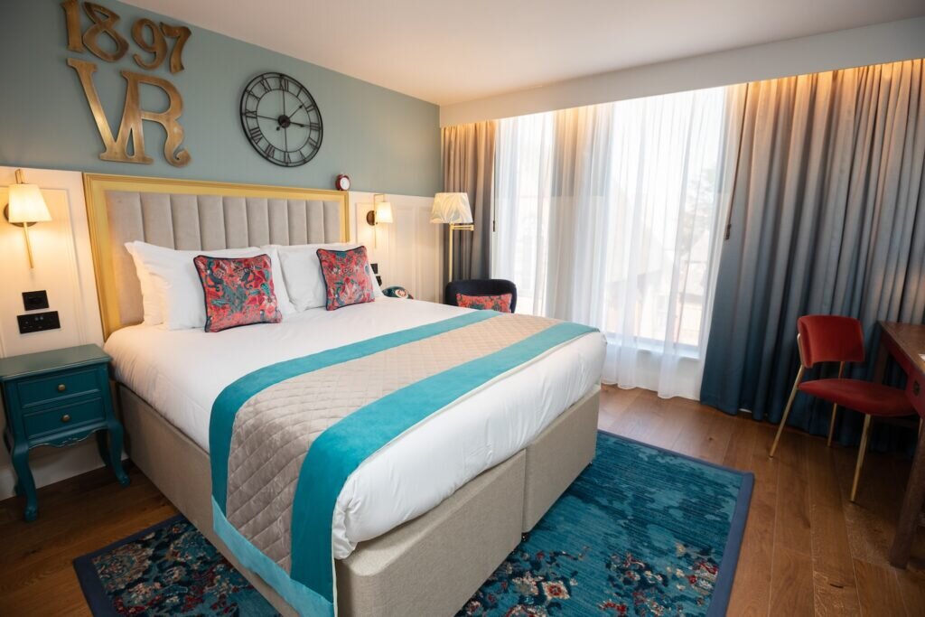 king room at the indigo hotel in chester