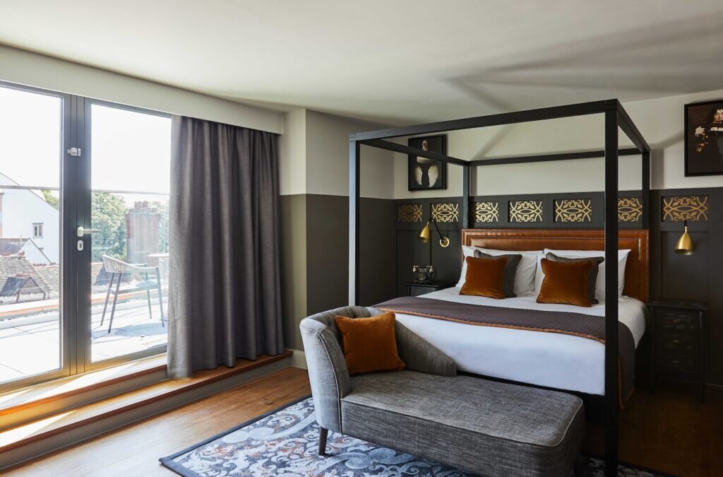delux room with balcony at the indigo hotel in chester