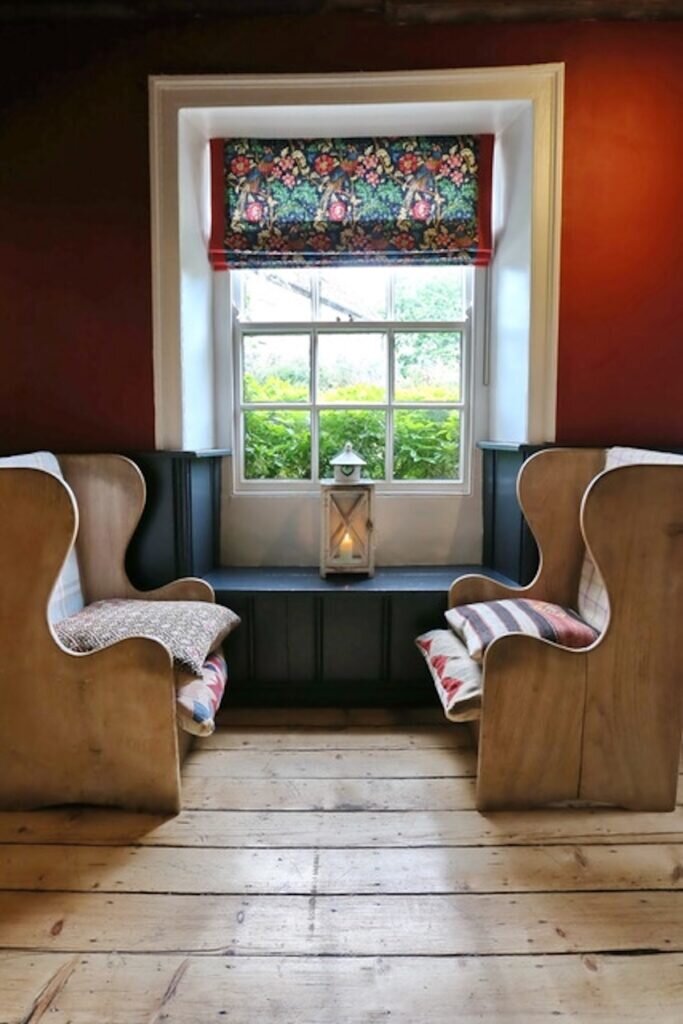 lechlade pub: five alls filkins, interior
