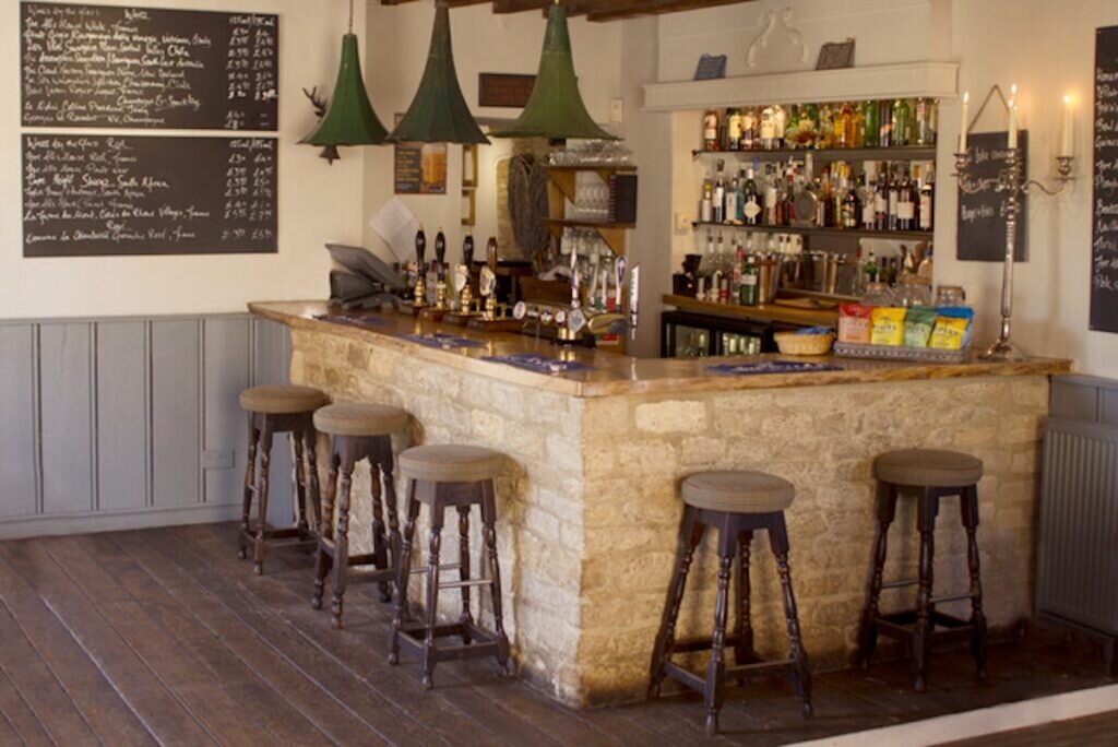 lechlade pub: five alls filkins, bar